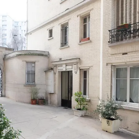 Exceptional Studio Close To Pere Lachaise *